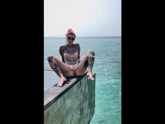 Thumbnail of SCANDAL..I piss in the Indian Ocean!