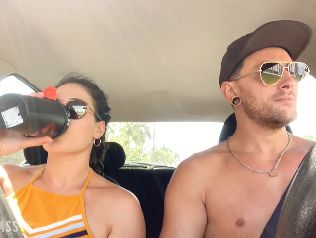 Thumbnail of swallowing pee in the car and a person stops us and asks us something .......