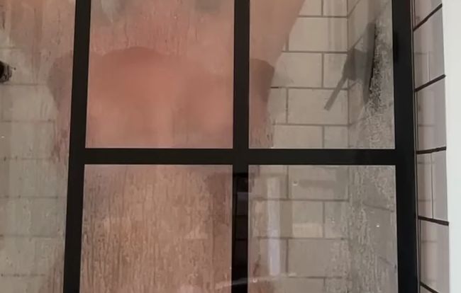 Thumbnail of Shower dance (no sound)