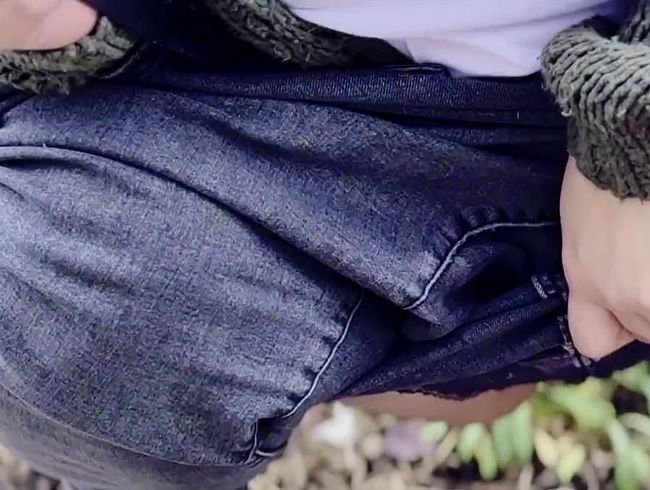 My first outdoor pissing video! I felt so watched, I was a little embarrassed!!