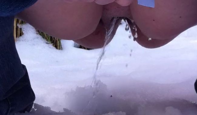 Quickly draw a circle in the snow...