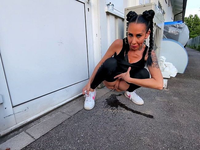 The piss crisis on the road, a spontaneous moment of relief!