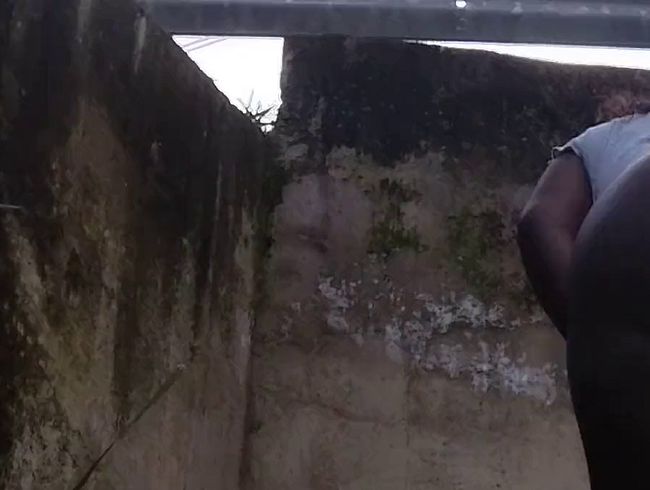 Urinary emergency in the street, strong urge to urinate