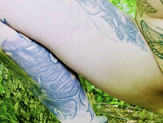 Thumbnail of Outdoor piss, damn that was urgent!