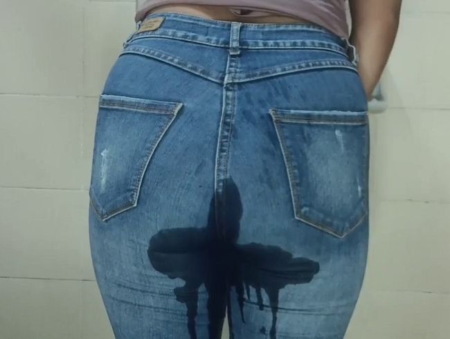 Thumbnail of Pee compilation