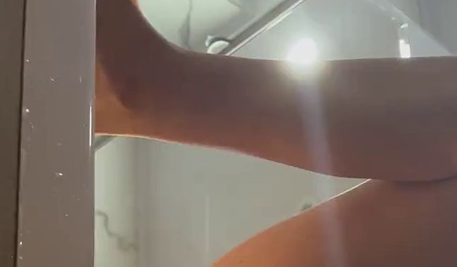 Thumbnail of Hot pee in the sink