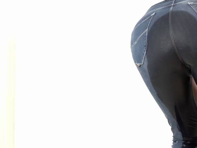 Thumbnail of User request video: I gave free rein to my pissing mood and pissed in my jeans