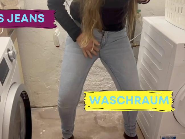 Thumbnail of Pee fun in the washroom - get your jeans wet